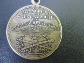 German remembrance colonial medal Duitse koloniale medaille Zur erinnerung an der Kriegsjahre in Deutsch-Sud-West-Afrika. de zilveren uitvoering TOP zeldzaam stuk.