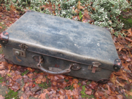 KLM suitcase. KLM koffer gemaakt in Amsterdam voor reizen overzee naar de oost. Royal Dutch Airlines K.L.M. Amsterdam - Batavia. zeer decoratief item.