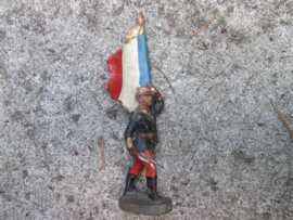 ELASTOLIN French soldier with flag, nice condition. Franse soldaat WO1 met vlag, nette staat 7cm.