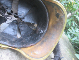 French M 1874 Cuirassier helmet NCO. complete with liner. Marked BREVETE , SGDG. Franse kurassiers helm ook gedragen in het begin van de oorlog 1914/1915, gebruikte doch goede staat.