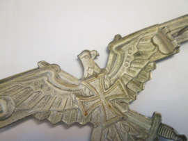 German eagle brest badge KRIEGERBUND, Duits uniform embleem metalen adelaar voor de veteranen organisaties  gemarkeerd ges.gesch. zeer bijzonder stuk zeer nette staat.