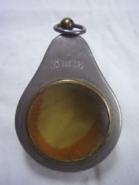 German watchcase with the Iron Cross, In Treue Fest, 1914. Duits horlogekast met daarin gedrukt het Ijzeren Kruis 1914 patriotisch item