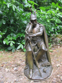 Statue of a French Napoleontic soldier after they have lost the Battle of Waterloo, signed Jean Francois- Theodore Gechter 1842 Bronzen beeld Franse kurassier 35 cm, 7 kilo TOP zeldzaam beeld.