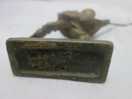 LINEOL Belgium soldier attacking. Belgische soldaat in de aanval.