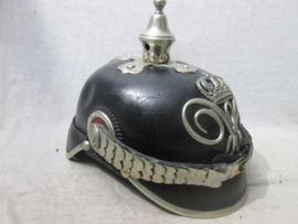 German police helmet senior officer. Duitse leren politie helm van een Adjudant van politie ten tijde van WO1 en jaren 20. met de gekroonde W, zeer nette helm in goede staat.