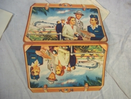 Leuk setje welke gegeven werd aan bruidsparen die een huwelijksreis met het vliegtuig maakten. jaren 50 - 60.