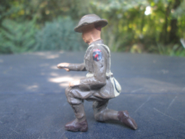 ELASTOLIN British soldier with moving arm. Engelse soldaat met bewegende arm zeer goede staat.
