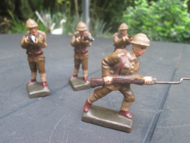 LINEOL 4 belgium soldiers shooting and attacking smaler size. 4 Belgische soldaten gevechthandeling. kleiner model