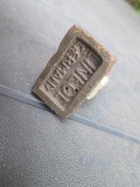 LINEOL Belgium soldier carrying amo boxes. smaler size. Belgische soldaat draagt koffers. kleiner model.