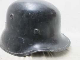 Fire brigade helmet East-Germany. Oost- Duitse brandweerhelm, fiber gemaakt, lichtgewicht  mooie complete helm uit de Koude oorlog periode.