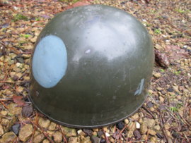 Belgium para helmet ABL. Belgische para helm met originele beschildering op naam. Jaren 50- 60 naar Engels model, apart stuk Belgie gebruikte deze helm ook nog in de Congo, en om uit luchtbalonnen te springen.
