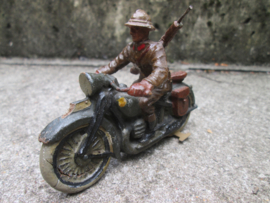 Belgium soldier on motor duo sit. Belgische soldaten op motorfiets zeldzaam stuk.