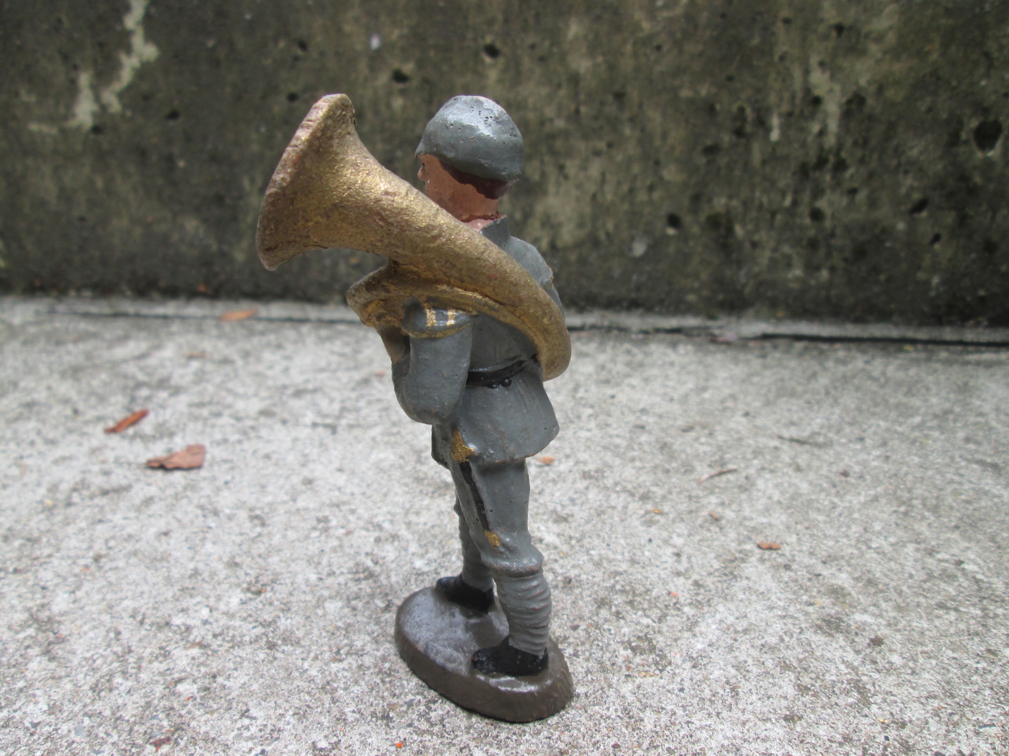 ELASTOLIN German soldier military band 10cm. Elastolin Duitse soldaat met blaas instrument 10 cm oud model