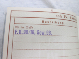 German Wehrpas. Duitse wehrpas, soldaat is gevallen, vocht bij de Maginotlinie. De Wehrpas is voor zijn korte tijd in dienst zeer netjes ingevuld met mooie stempels van artillerie regiment.