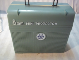 Speelgoed film projector voor het afspelen van films. werkt op batterijen geheel compleet in originele doos KIDDY CINEMA 8mm. film projector, made in Hong-Kong.