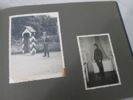 Duits fotoalbum in mint staat compleet met foto's zeer bijzondere staat met enkele aparte foto's, totaal 108 foto's en allemaal militair.