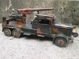 German Tippco Military truck with canon. working order. Duits blikken vrachtwagen camouflage met kanon, werkend zeer goede staat bijzonder stuk.
