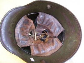 German helmet M 1916, Duitse helm model 1916 met origineel binnenwerk en verflaag