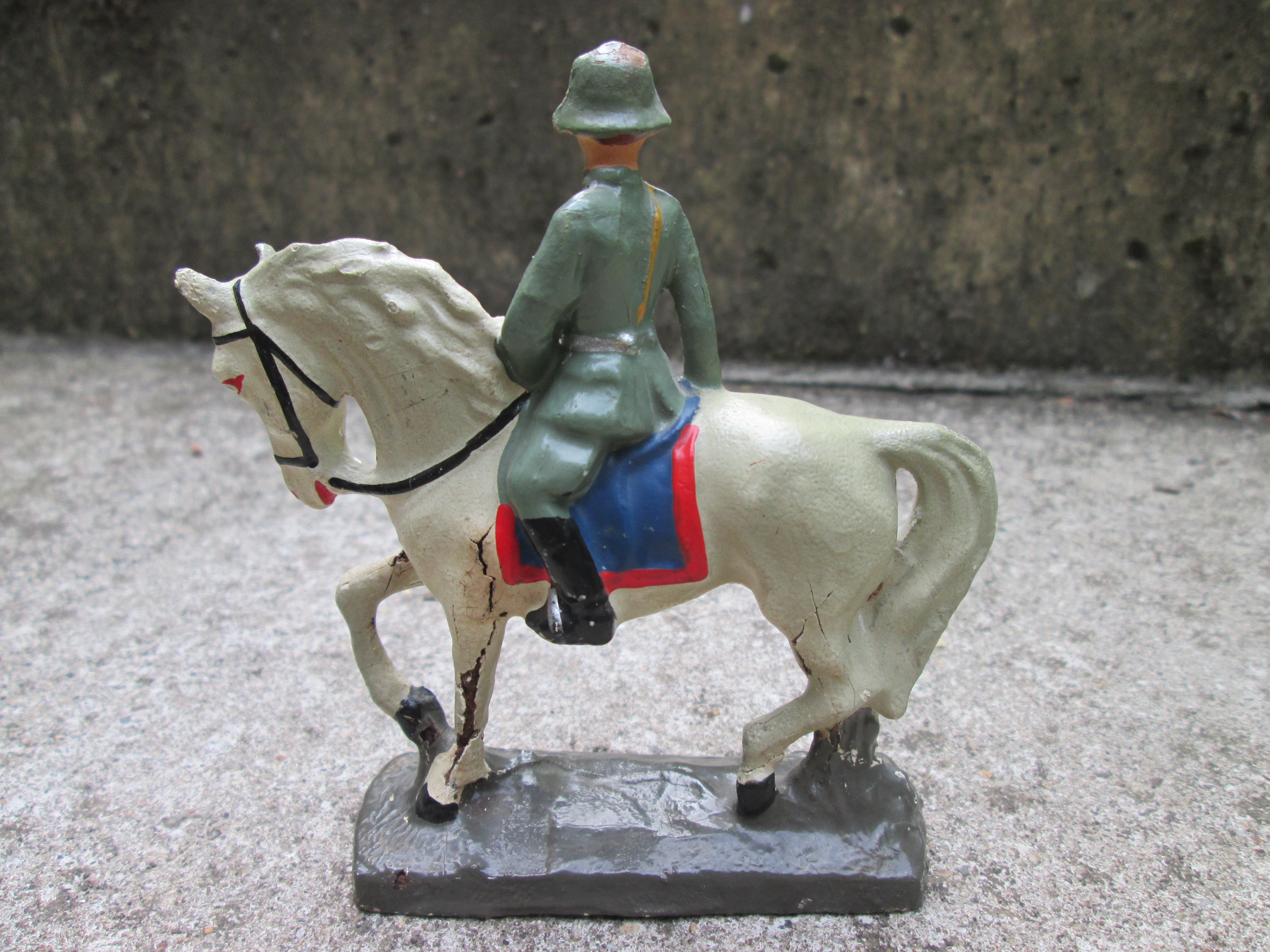 ELASTOLIN German officer on horse in 1 piece. Duitse officier te paard in 1 stuk gemaakt