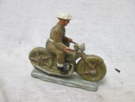 British dispatcher on motorcycle. Engelse soldaat op motor, elastolin Durso of Lineol zeer bijzonder
