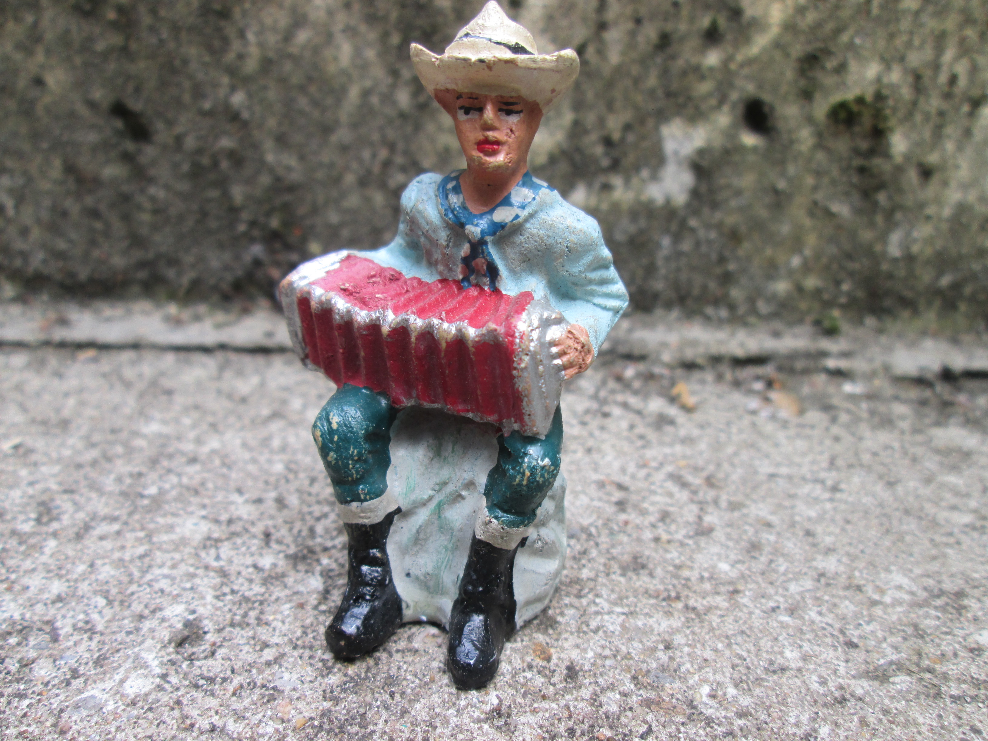 DURSO cowboy with music instrument Durso cowboy met harmonica trekzak.