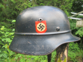 German double decal Police helmet. Duitse polizei helm. met dubbele decal geplaatst op een luftschutzhelm. werd vaak gedaan. kradfahrerhelm mooi gemerkt op naam  bijzonder stuk.