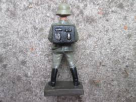DURSO DUROLIN German soldier with transmission equipment Duitse soldaat met verbindings of radio apparatuur. apart figuur.