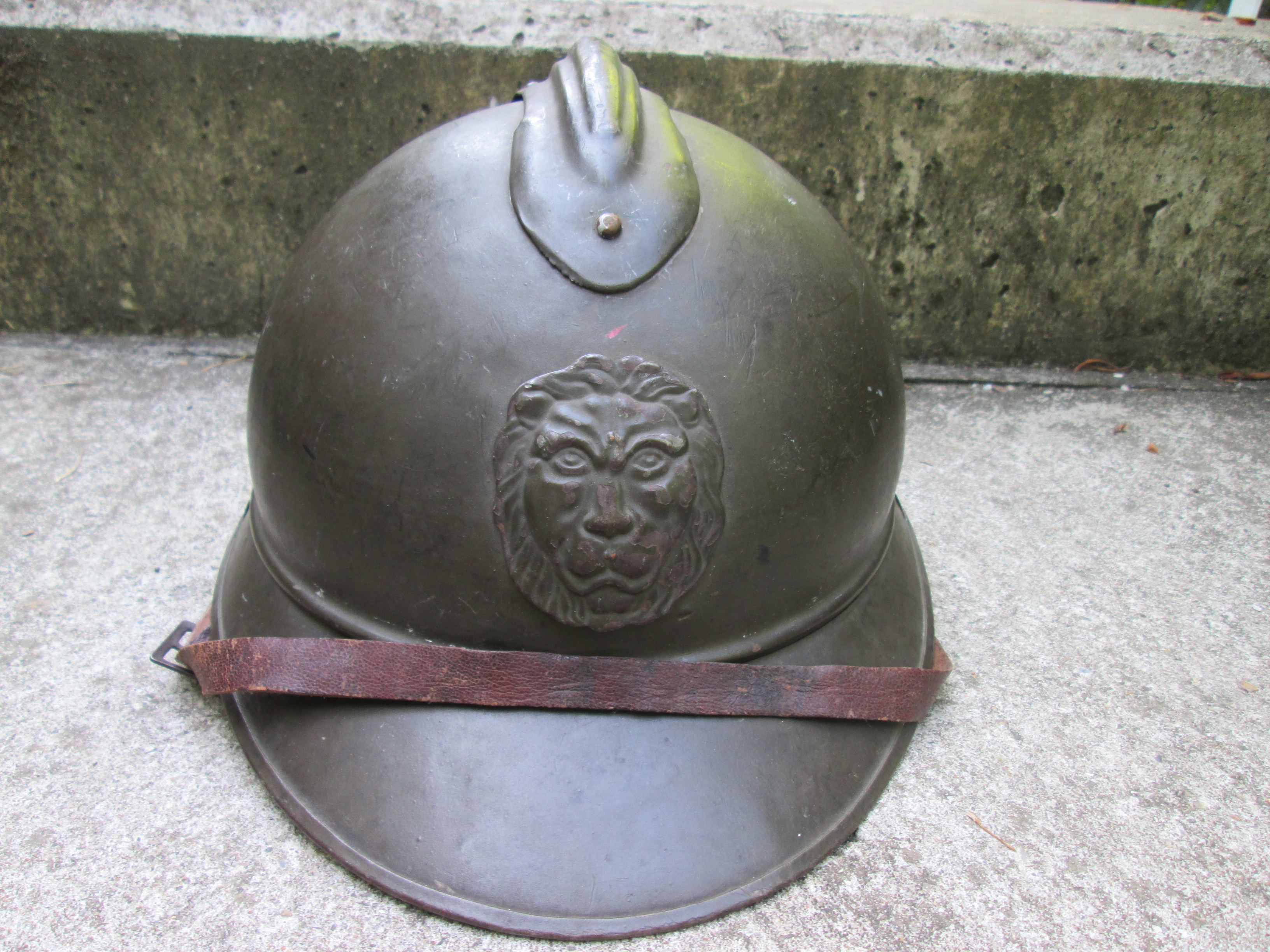 Belgium helmet M-1915. Belgische staalhelm M-1915, doorgebruikt tot de jaren 30, interbellum periode. Zeer nette staat en grote maat.