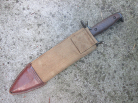 US Army WW1 Bolo knife 1917/ 1918 dated scabbard 1917 dated, good condition. Amerikaans gevechts/ kapmes WO1 1917/1918 gemarkeerd goede staat leuk item.