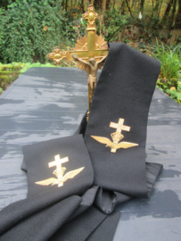 Nederlandse sjerp van een katholieke aalmoezenier bij de KLu Koninklijke Luchtmacht.