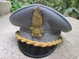 Italian army officers cap. Italiaanse officiers pet militair, met goudgeborduurd embleem zeer bijzonder stuk.