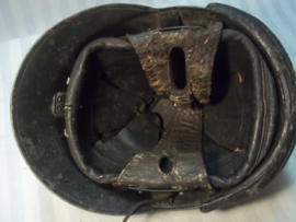 French helmet of the armoured corps, Mdl.1926, with infantry badge, nicely marked. Franse helm van de gemotoriseerde eenheden, tank- motor, mooie helm welke heden ten dage moeilijk te vinden zijn