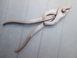 British wire- cutter nicely marked and dated 1917. Engelse draadkniptang WO1 zie je niet zo vaak.