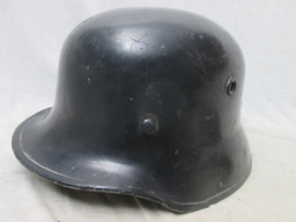 Fire brigade helmet East-Germany. Oost- Duitse brandweerhelm, fiber gemaakt, lichtgewicht  mooie complete helm uit de Koude oorlog periode.
