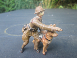 ELASTOLIN Belgium soldier with dog. Belgische soldaat met hond. leuk item.