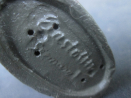 ELASTOLIN Belgium soldier carrying a sac. Belgische soldaat die een zak draagt, goede staat