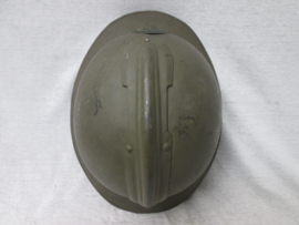 French helmet M-1926 with infantry badge. Franse helm Model 1926 infanterie. helm is WO2, met post war helmembleem, zeer nette helm in een goede staat.