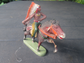 LEYLA indian Opperhoofd met tooi op paard. goede staat.