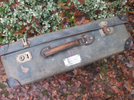 KLM suitcase. KLM koffer gemaakt in Amsterdam voor reizen overzee naar de oost. Royal Dutch Airlines K.L.M. Amsterdam - Batavia. zeer decoratief item.