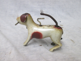 Tin toy dog with cain. not working. Blikken opdraai speelgoed hond jaren 40-50 met wandelstok, niet werkend.