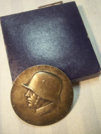 Austrian medal in case.  Oostenrijkse penning in doos. Oostenrijkse Bundes heer 1932. Estafettenlauf Wien