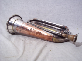 Presentation bugle supplied by the Army & Navy Cooperation Society. 11th Battalion Kings Own Yorkshire Light Infantry, by Colonel J.G. Adamson at X-Mas 1914 very rare. Donatie bazuin aan het regiment.