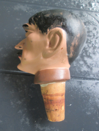 Cork with the head of Adolf Hitler. Kurk, met daarop een karikatuur kop van Adolf Hitler. er is ook een kurk dat hij een pet draagt, er zijn meerder verschillende hoofden gemaakt.
