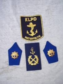 Emblemen Nederlandse politie RIJKSPOLITIE te water, KLPD Korps Landelijke Politie Diensten - waterpolitie mouwembleem en rang onderscheiding.
