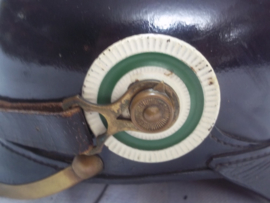 Duitse pickelhaube manschap- onderofficier SACHSEN met Reservistenkruis. in een werkelijke MINT staat.