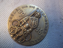 German medal 4cm. Olympic games 1936. Duitse penning 4cm. Bremen und die Olympische Spiele 1936.Bremen was een atleet. met maker achterop. Er zijn veel Olympische medailles en penningen, maar deze heb ik eigenlijk nog nooit eerder gezien.