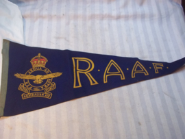 Pennant Royal Australian Air Force. R.A.A.F. Wimpel van vilt met opdruk oorlogs aanmaak 1945 als herinnering aan de R.A.A.F.