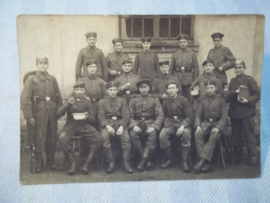 Duitse postkaart  groep soldaten