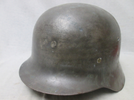 Spanish post- war helmet, with innerliner. Spaanse helm model 1971-1972 met binnenwerk. haakje voorop de helm verwijdert.