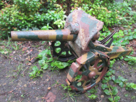 German tin toy canon, Duits blikke nspeelgoed kanon, mimikri geverfd camouflage niet werkend zeer decoratief.